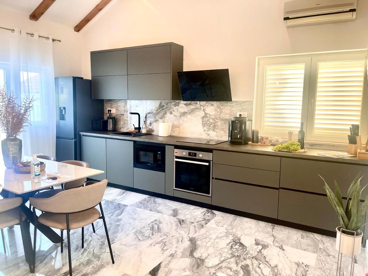 Luxury Penthouse Avalon Apartment ซัฟทัท ภายนอก รูปภาพ
