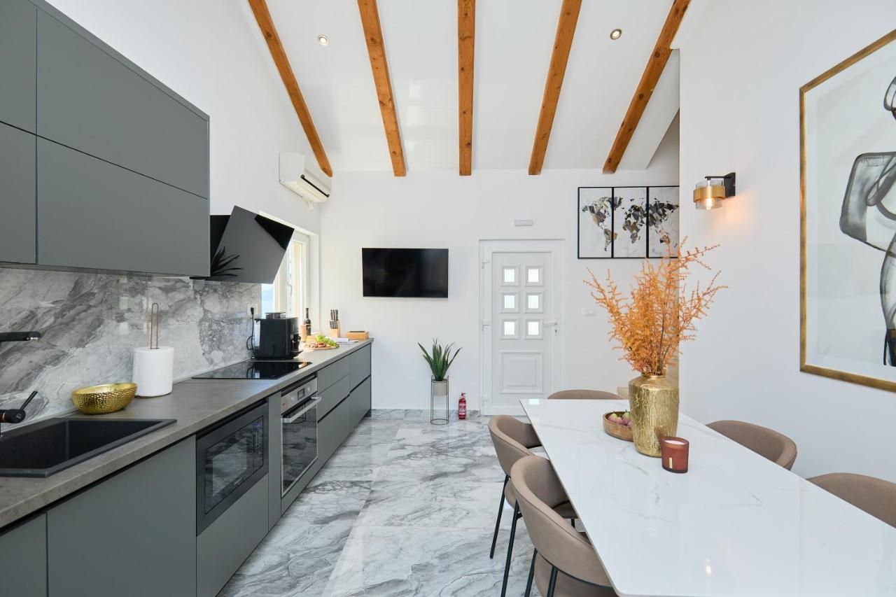 Luxury Penthouse Avalon Apartment ซัฟทัท ภายนอก รูปภาพ
